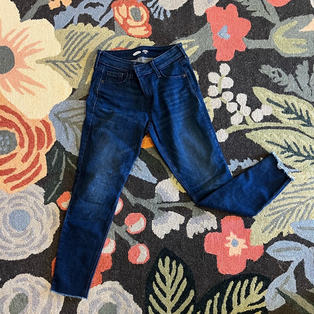 Old Navy Rockstar size 6 jeans. Barely worn